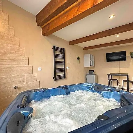 Hotel Le Cocon Evasion Privee - Jacuzzi - Lunel (Herault)